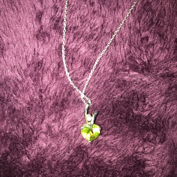 Jewelry - Peridot & Diamond heart sterling silver necklace